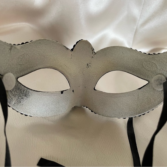 Mask - Picture 4 of 4